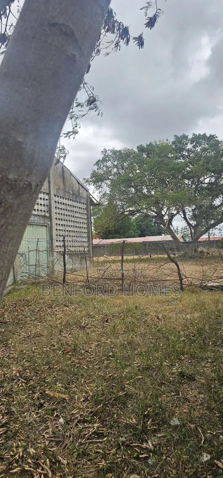 2 Acres of Land With Old Godown on Sale Changamwe Near Round About. in Kipevu