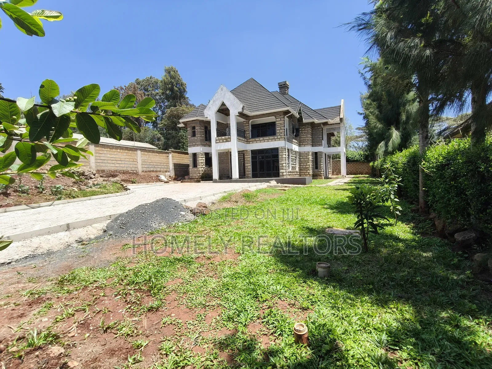 5bdrm Maisonette in Kerarapon Drive for rent in Kerarapon