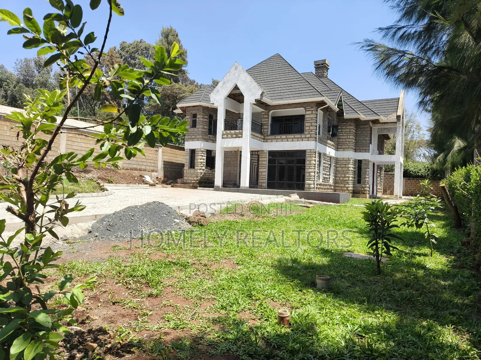5bdrm Maisonette in Kerarapon Drive for rent in Kerarapon