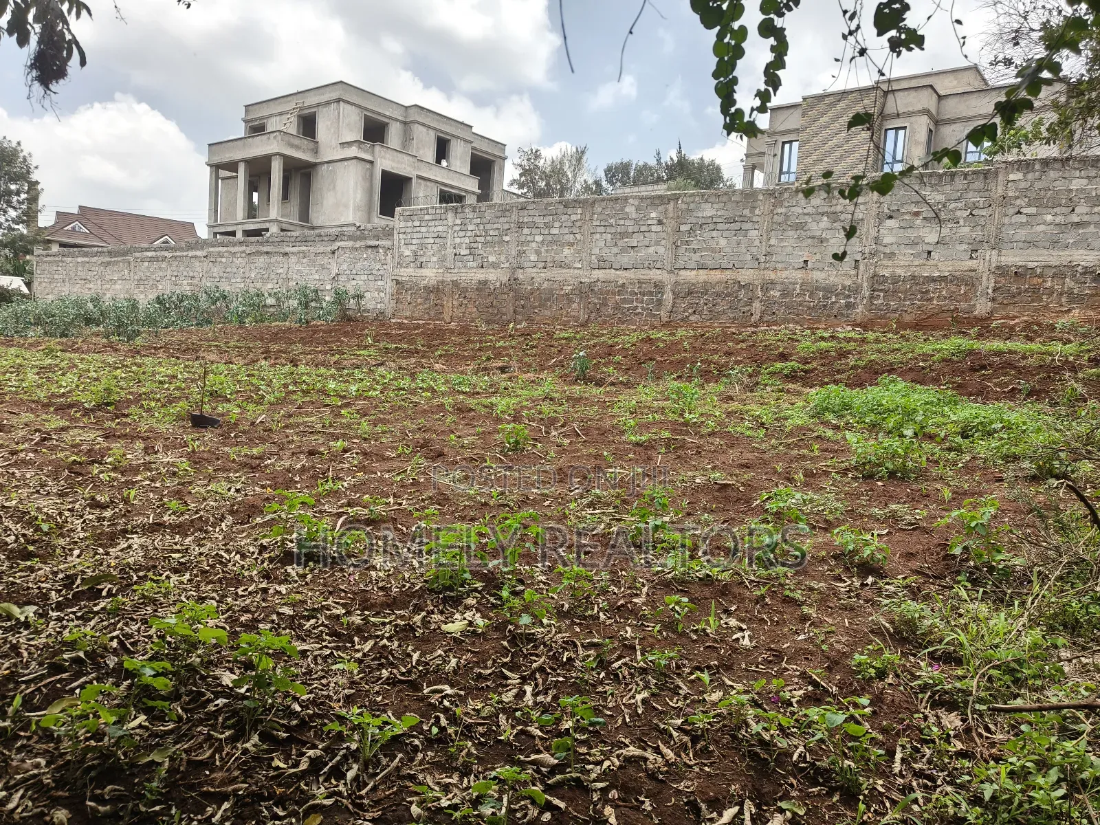 Large Eighth Acre Plot for Sale in Kerarapon Drive in a Gated Estate in Kerarapon