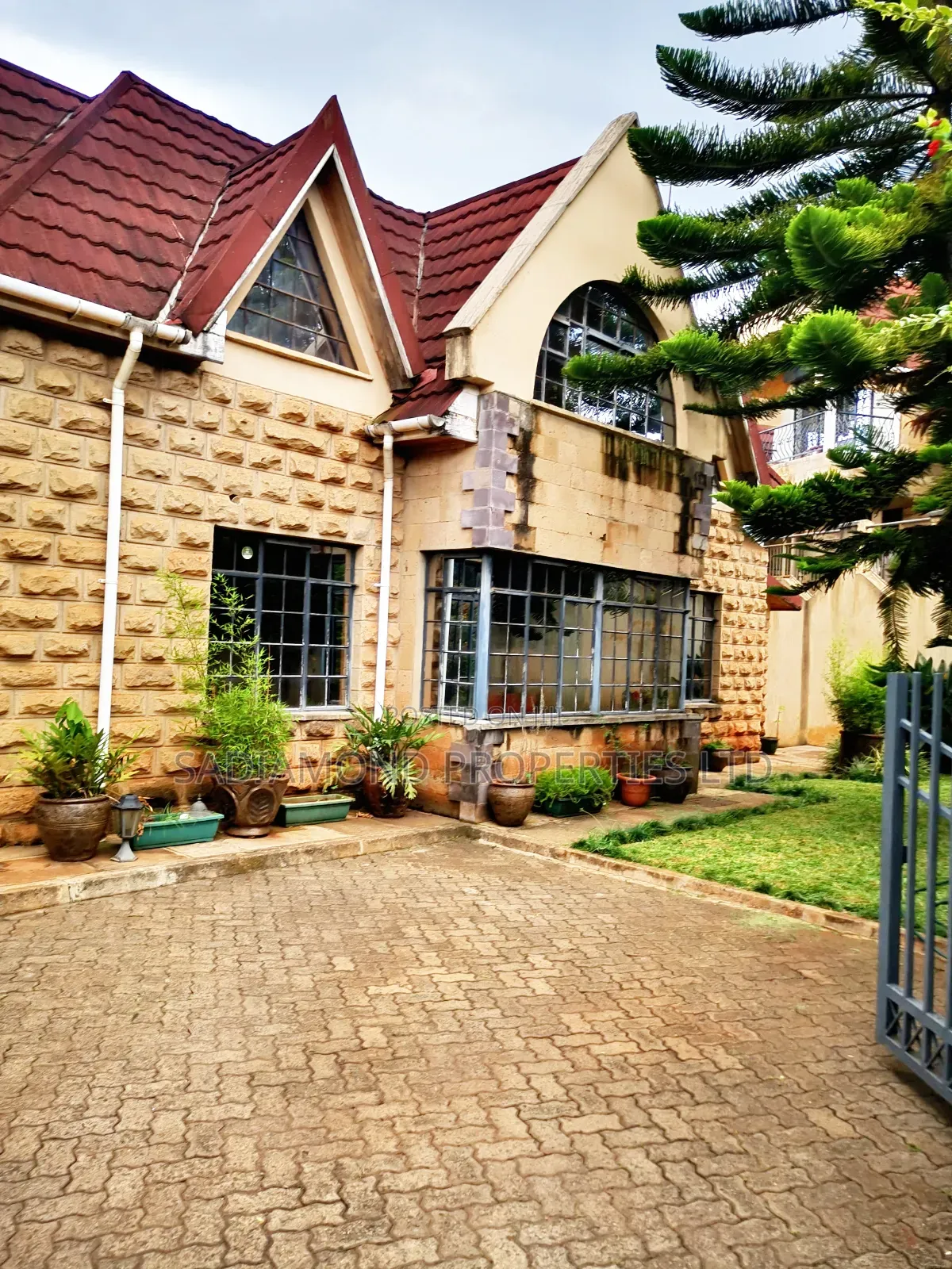 5bdrm Mansion in Muthangari for sale in Muthangari