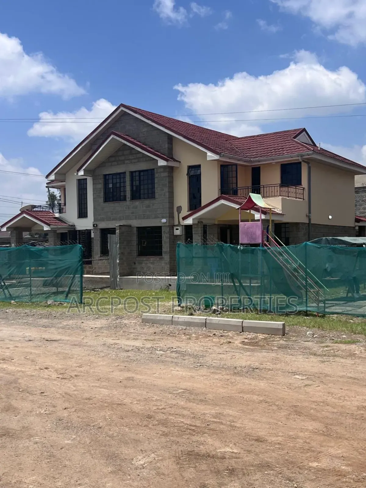 4bdrm Maisonette in Hotel 67 Area for sale in Hotel 67 Area