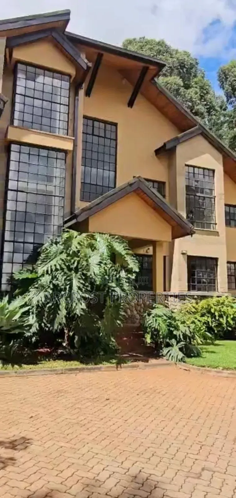 5bdrm Villa in Kerarapon for sale in Kerarapon