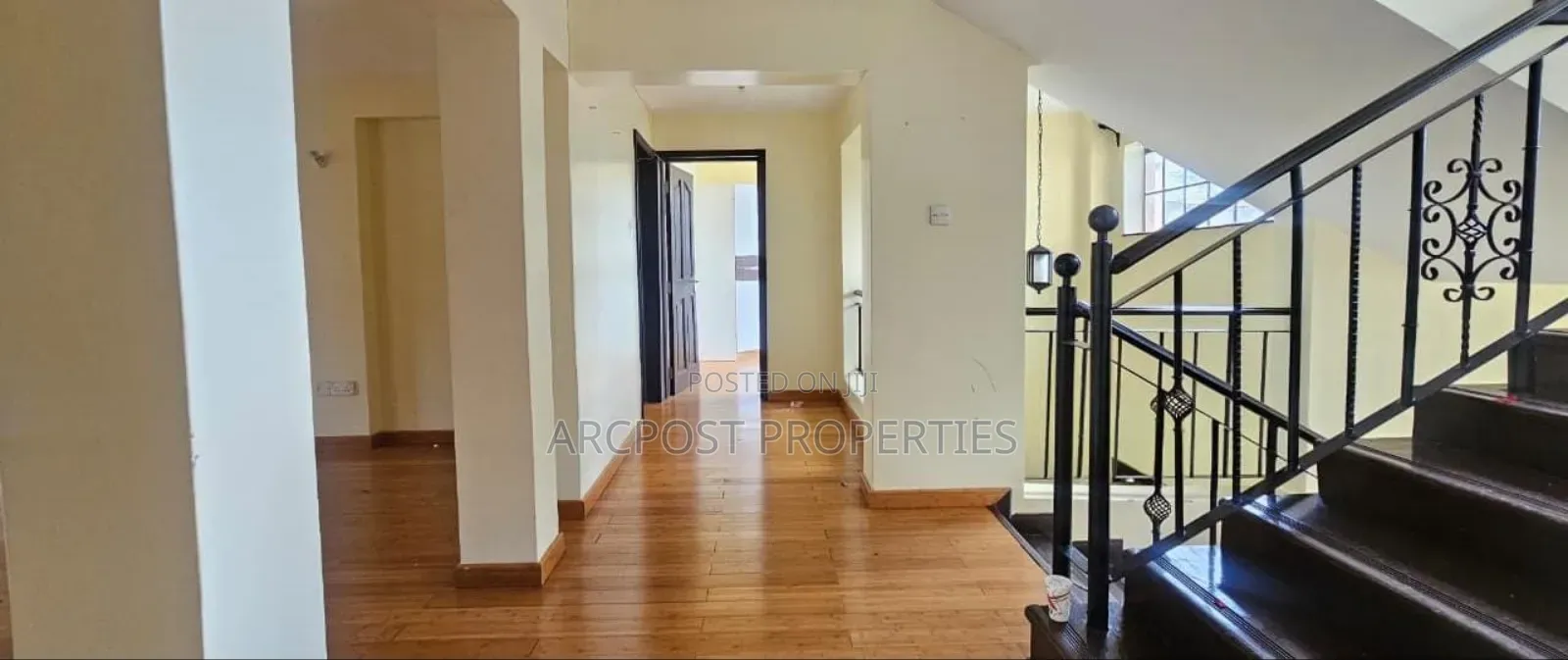 5bdrm Villa in Kerarapon for sale in Kerarapon