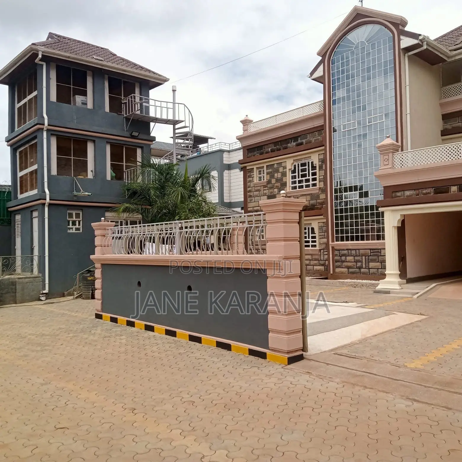 Furnished 5bdrm Mansion in Zambezi for sale in Zambezi/Sigona