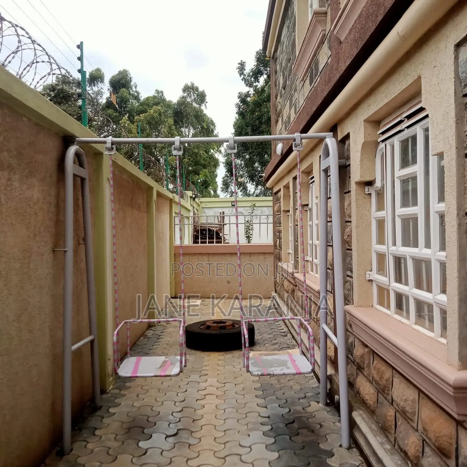 Furnished 5bdrm Mansion in Zambezi for sale in Zambezi/Sigona