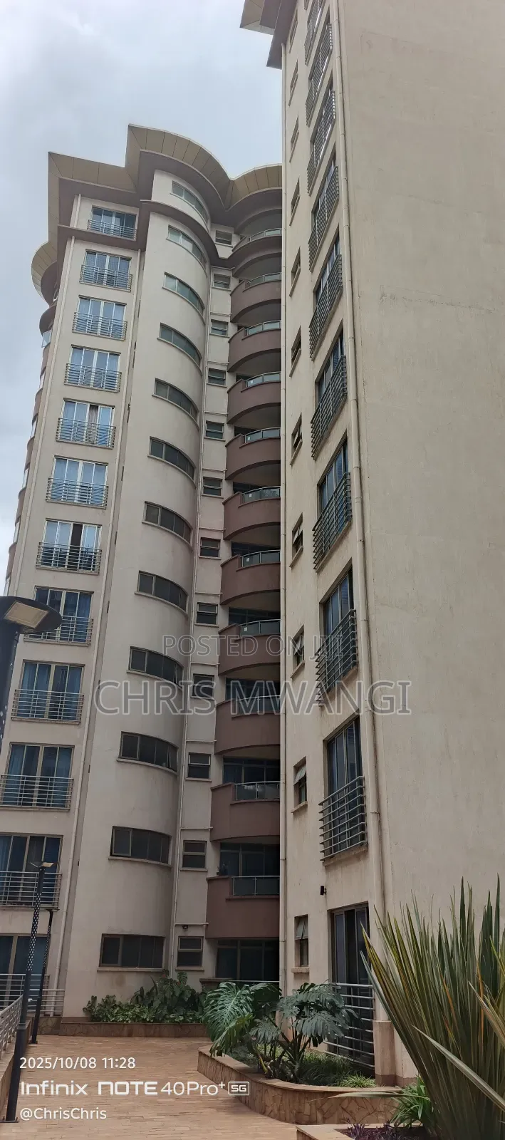 3bdrm Block of Flats in Lavington Mall, Valley Arcade for sale in Valley Arcade