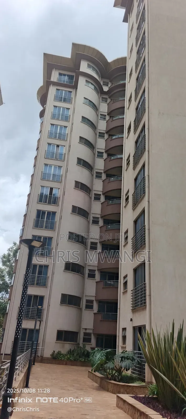 3bdrm Block of Flats in Lavington Mall, Valley Arcade for sale in Valley Arcade