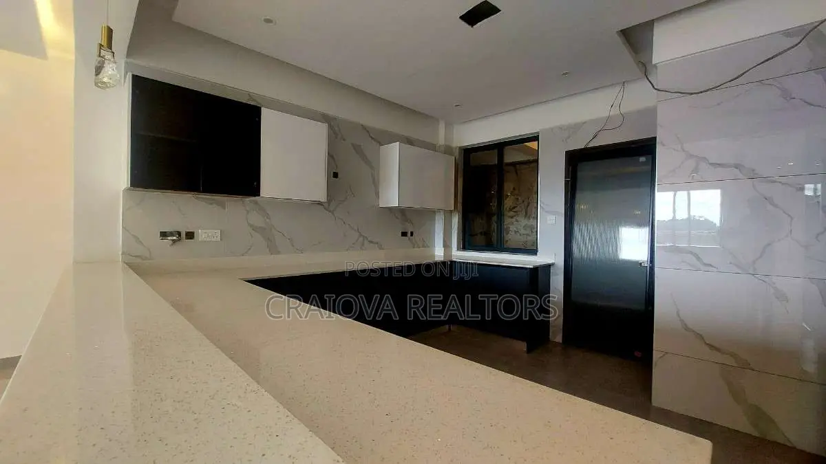4bdrm Apartment in Parklands/Highridge for sale in Parklands/Highridge