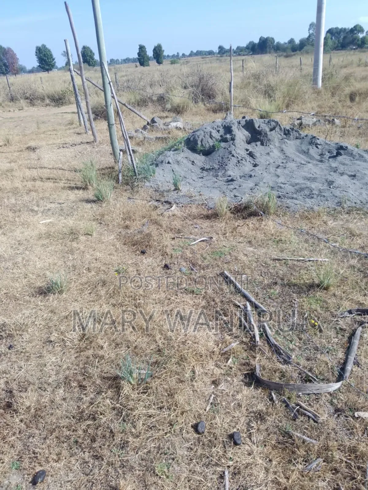 50/100 Plot Available for Sale in Karau