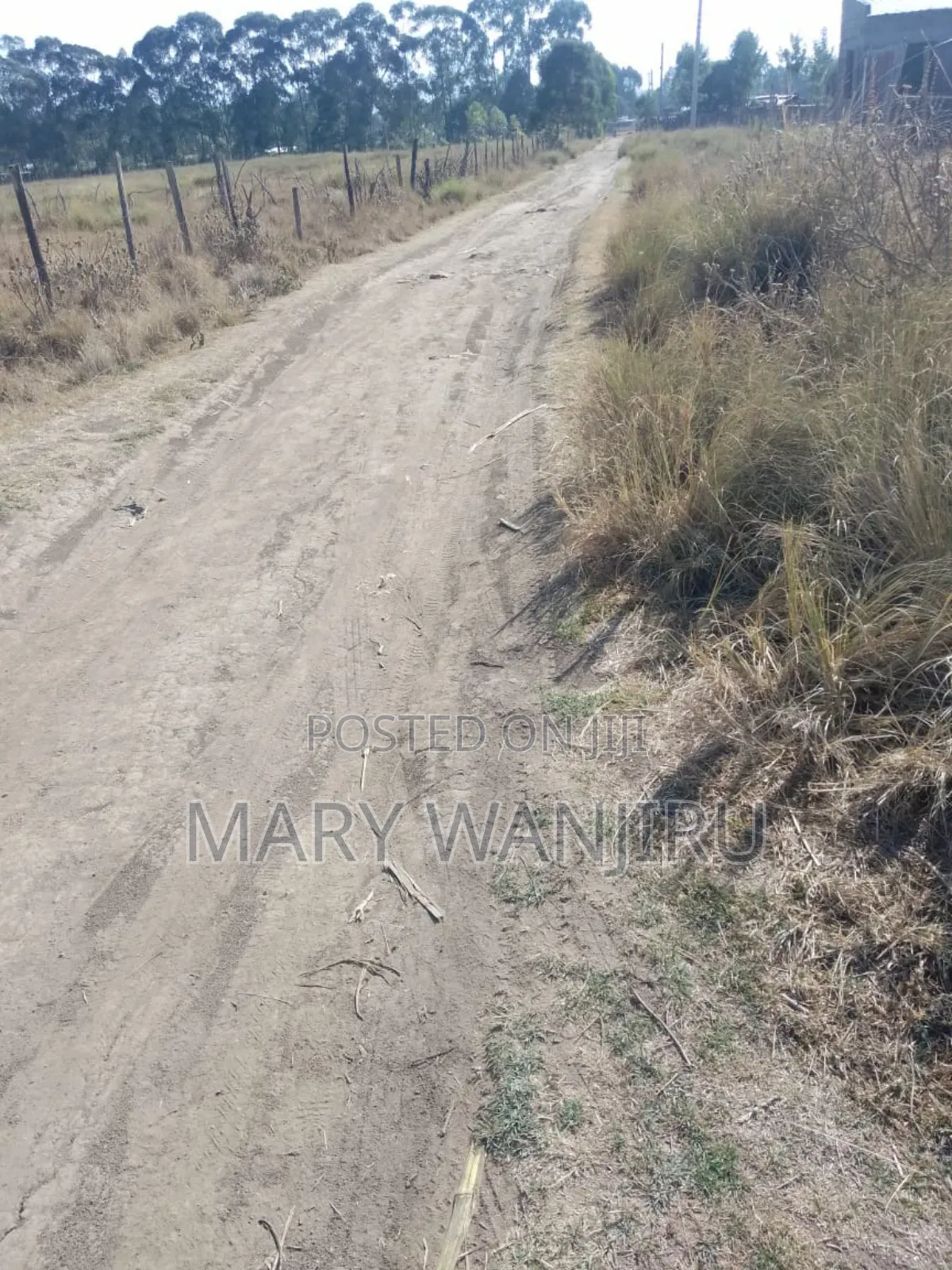 50/100 Plot Available for Sale in Karau