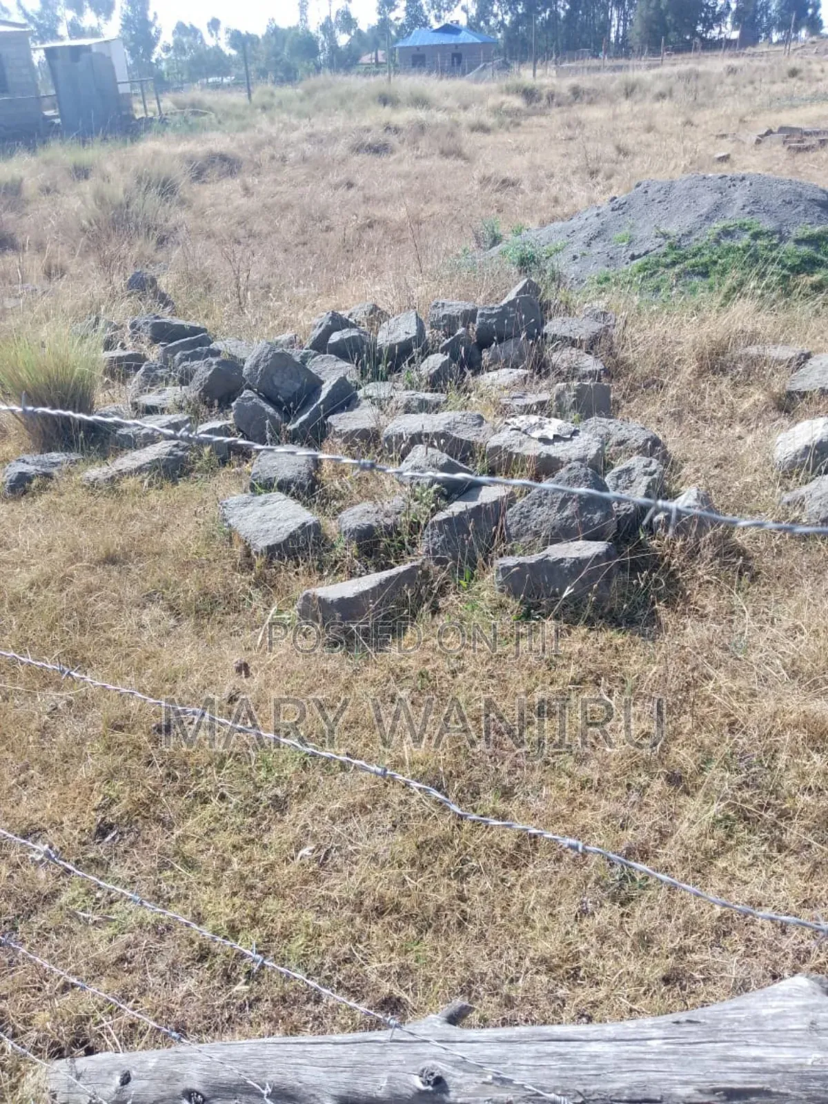 50/100 Plot Available for Sale in Karau