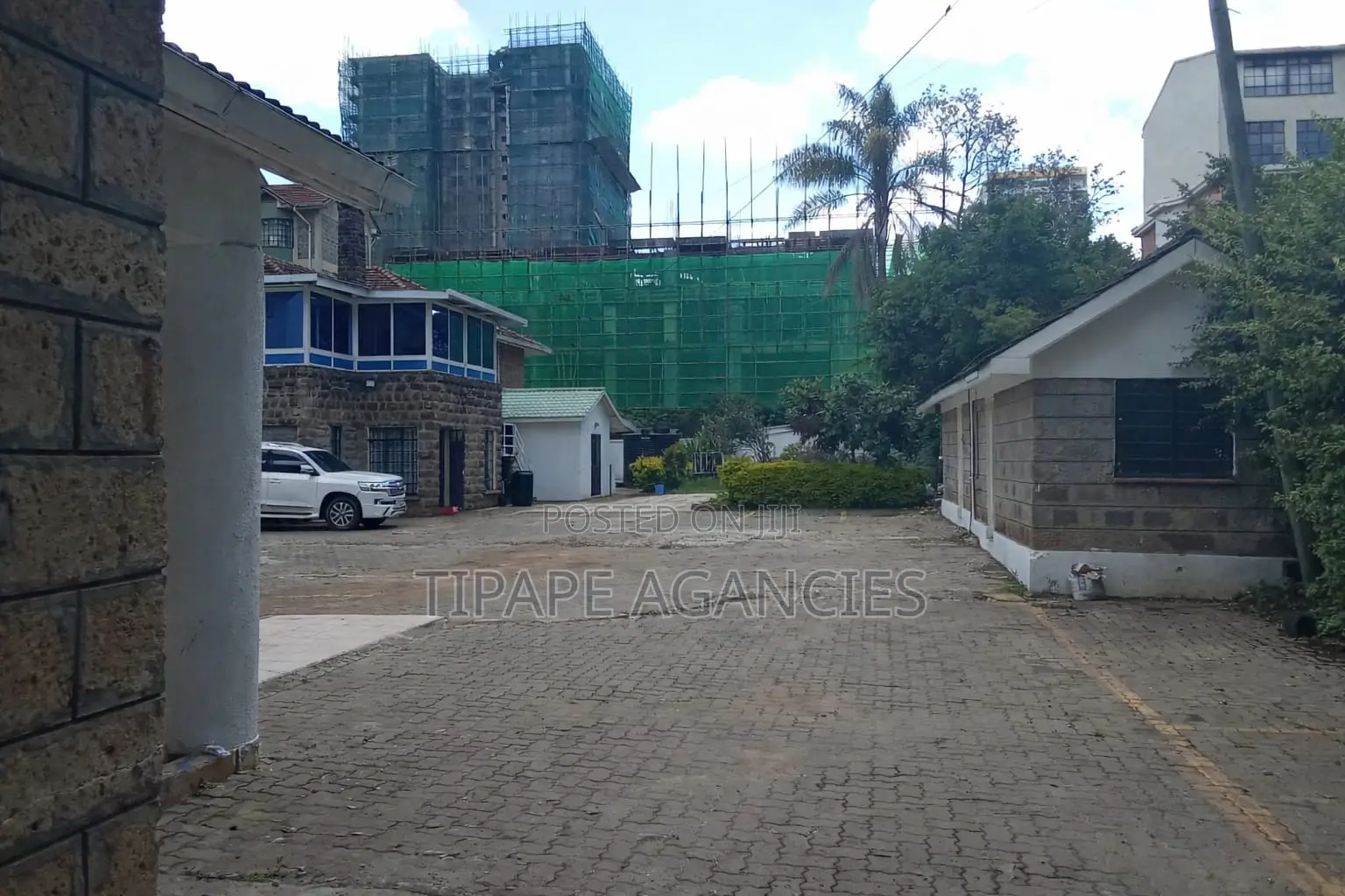 Own Compound Spacious Offices to Let Kilimani in Hurlingham