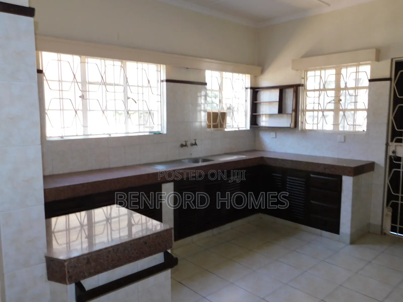 4bdrm Bungalow in Nyali Mombasa for sale in Nyali Mkomani
