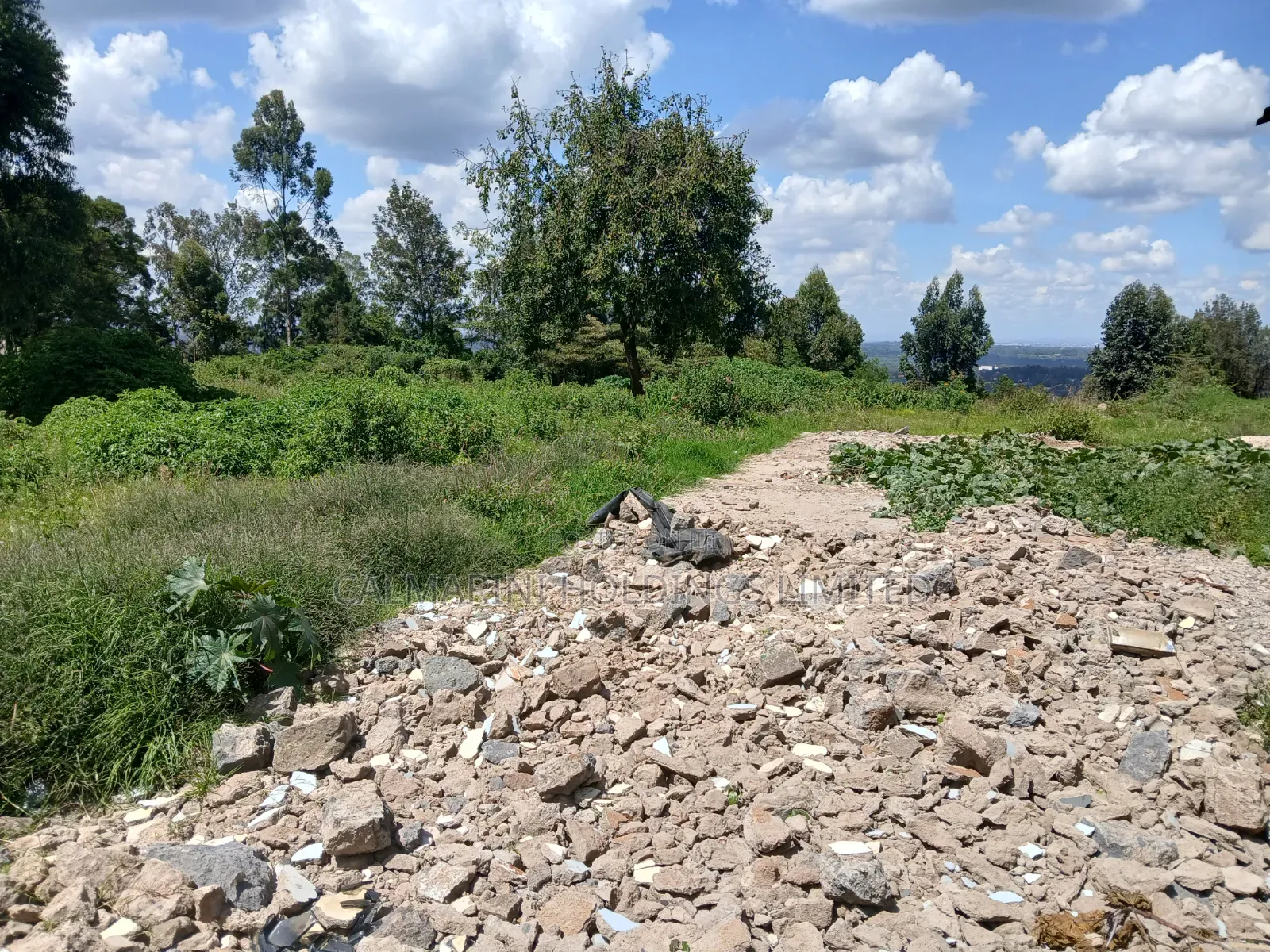 Distress! Prime Redsoil 1/4 Acre Plot in Upper Matasia, 1km Off Tarmac in Matasia