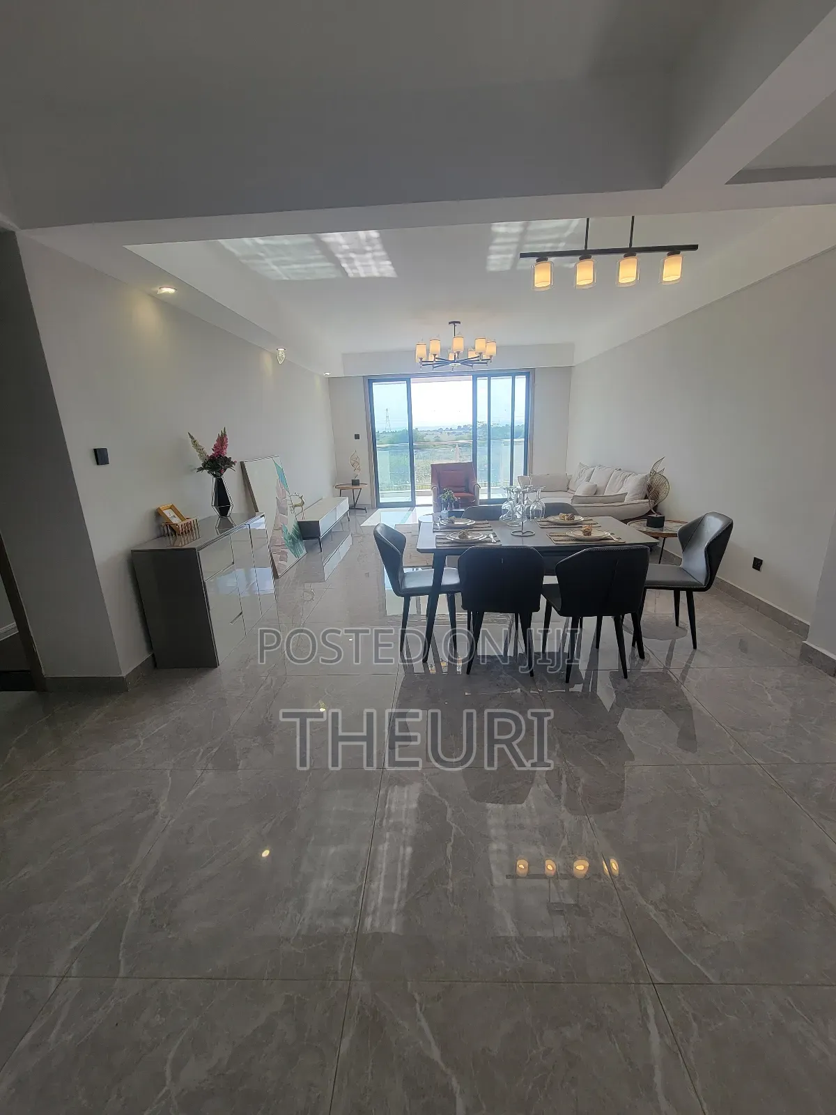 2bdrm Apartment in Gateway Mall Area for sale in Gateway Mall Area
