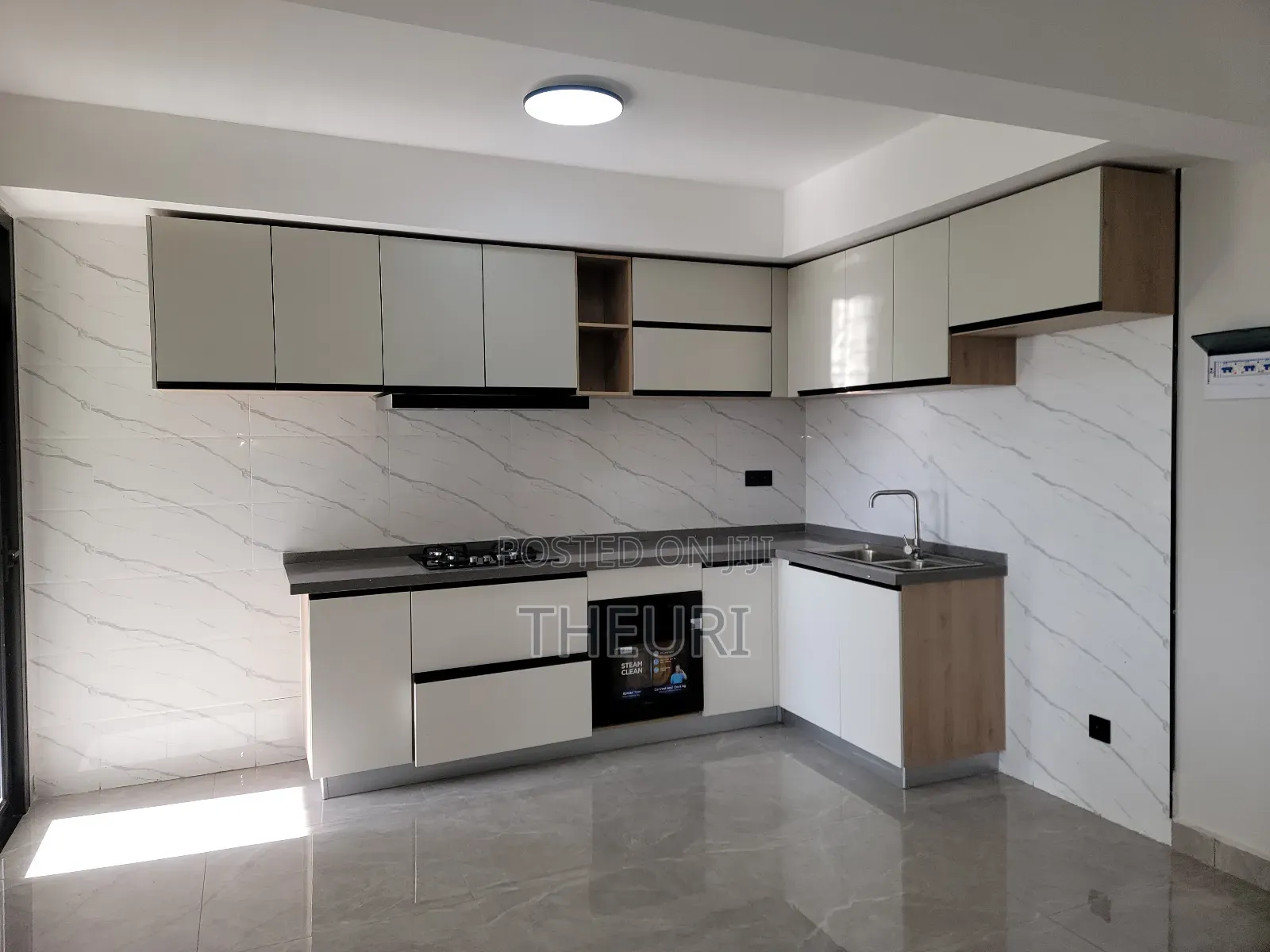 2bdrm Apartment in Gateway Mall Area for sale in Gateway Mall Area