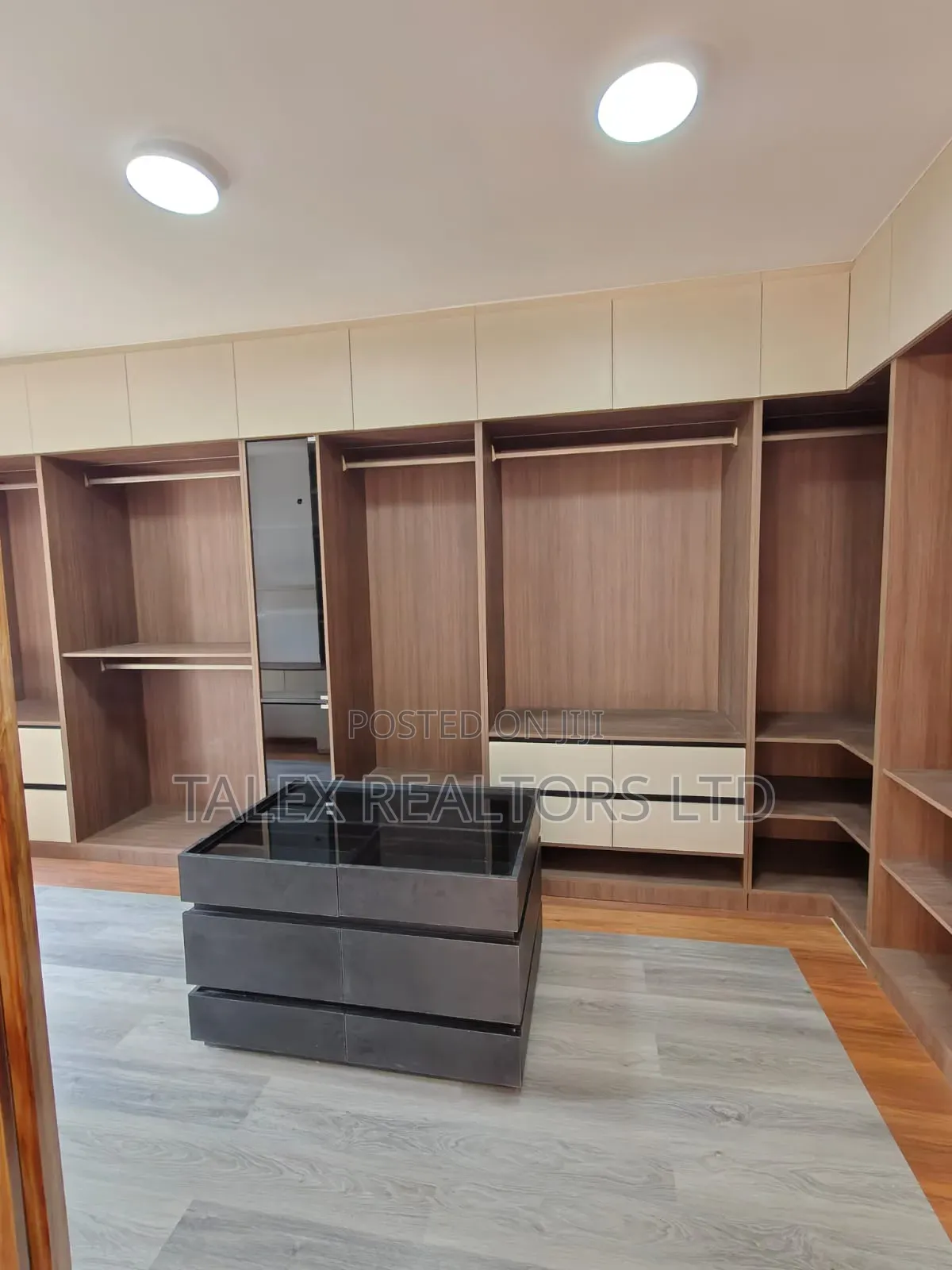 9bdrm Maisonette in Call Me, Hardy for sale in Hardy