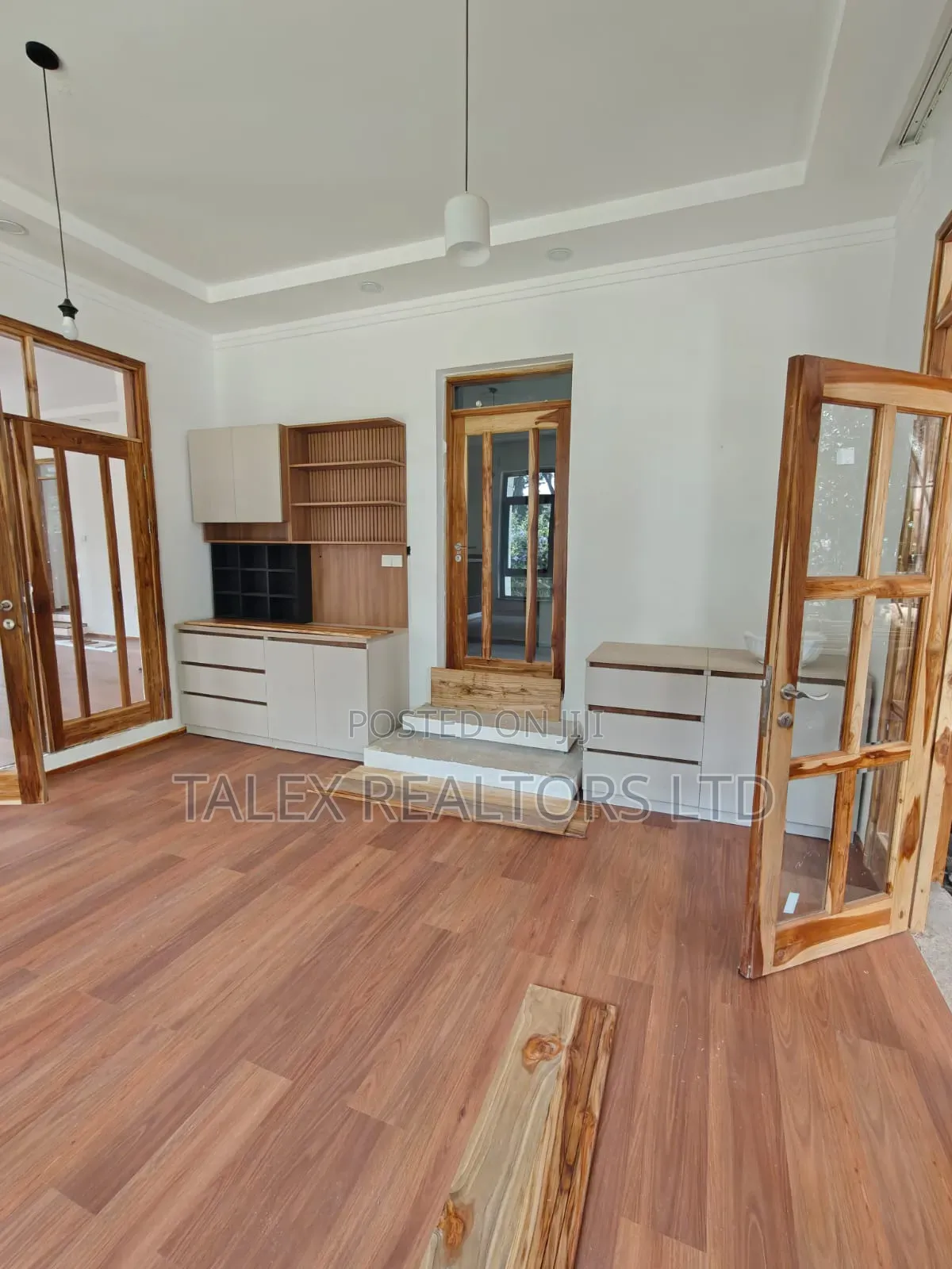 9bdrm Maisonette in Call Me, Hardy for sale in Hardy