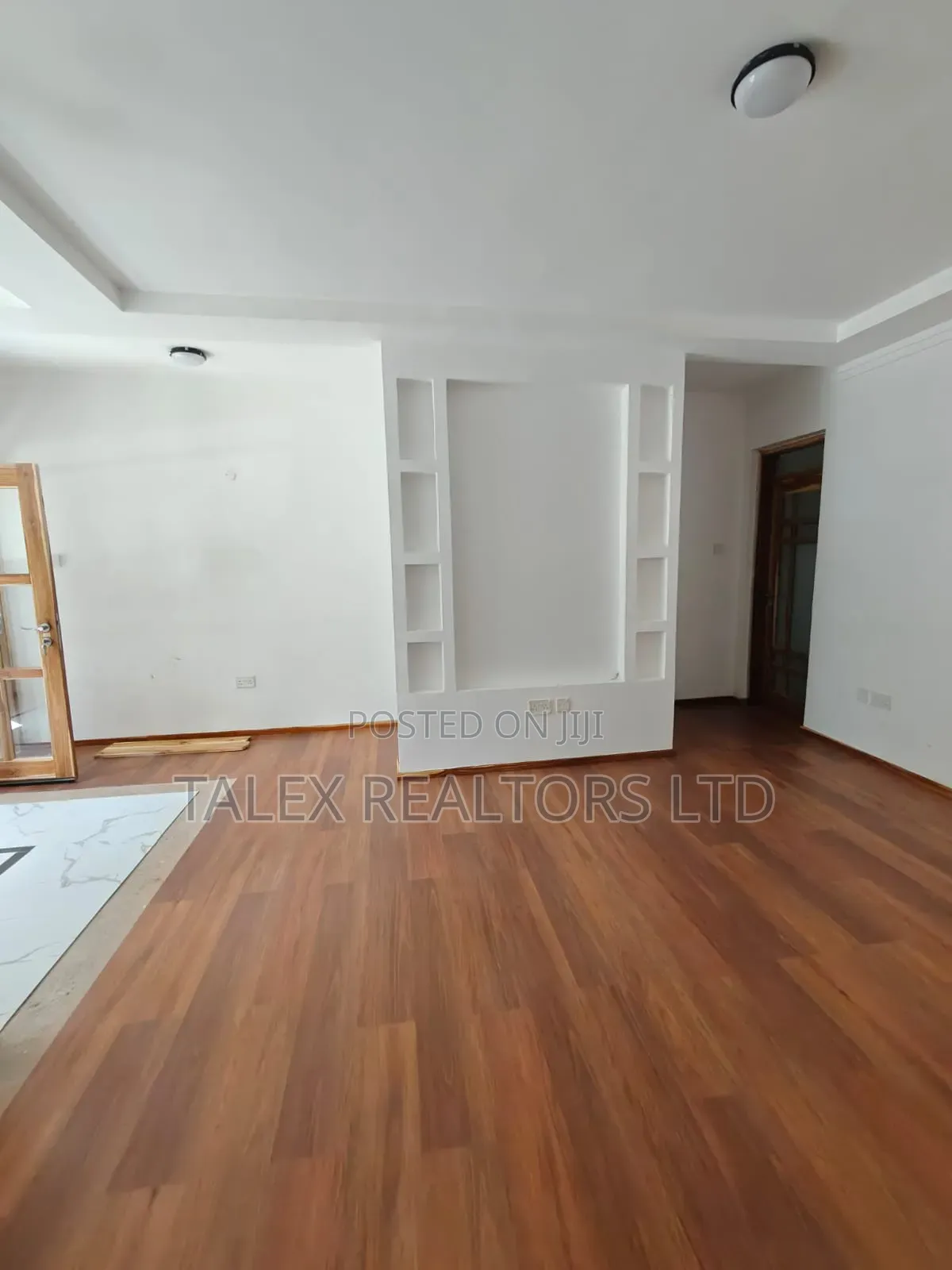 9bdrm Maisonette in Call Me, Hardy for sale in Hardy