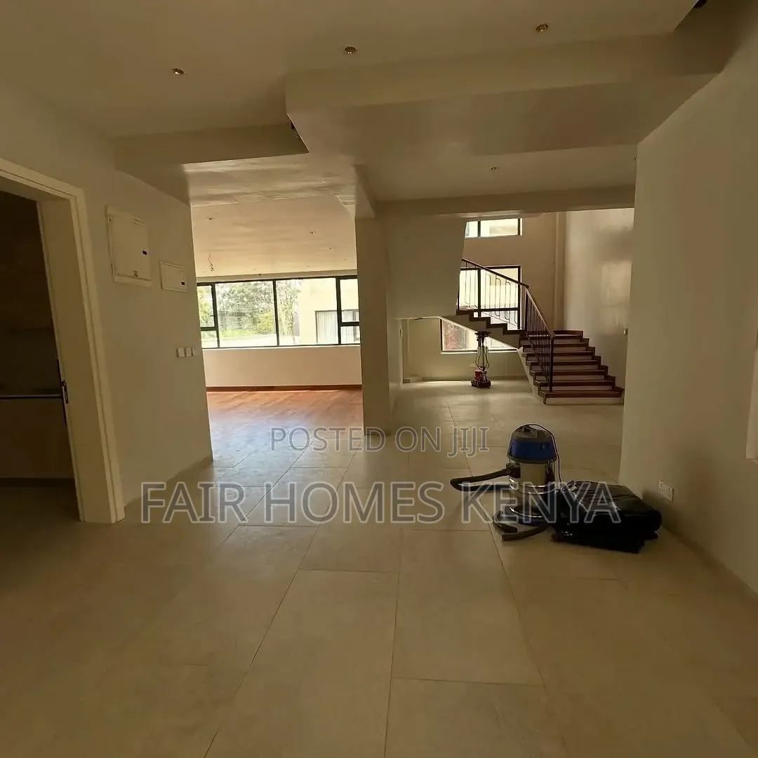 5bdrm Townhouse / Terrace in Manyani East, Muthangari for rent in Muthangari