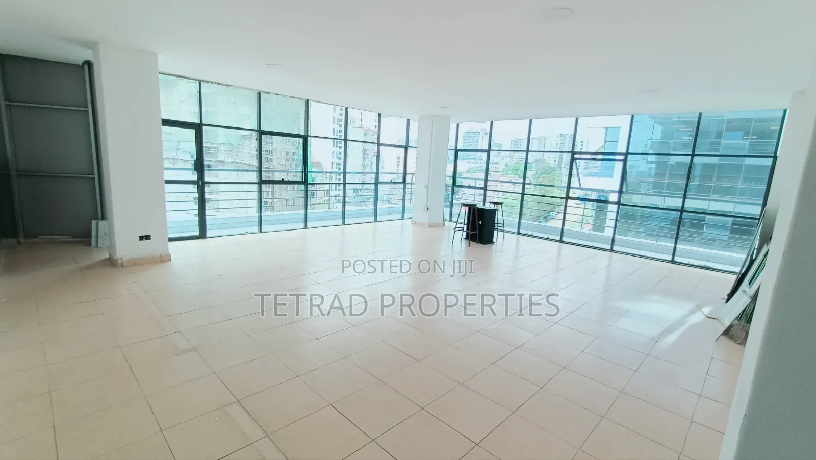 1000 SQFT Office in Parklands (City Park Area) in Parklands/Highridge