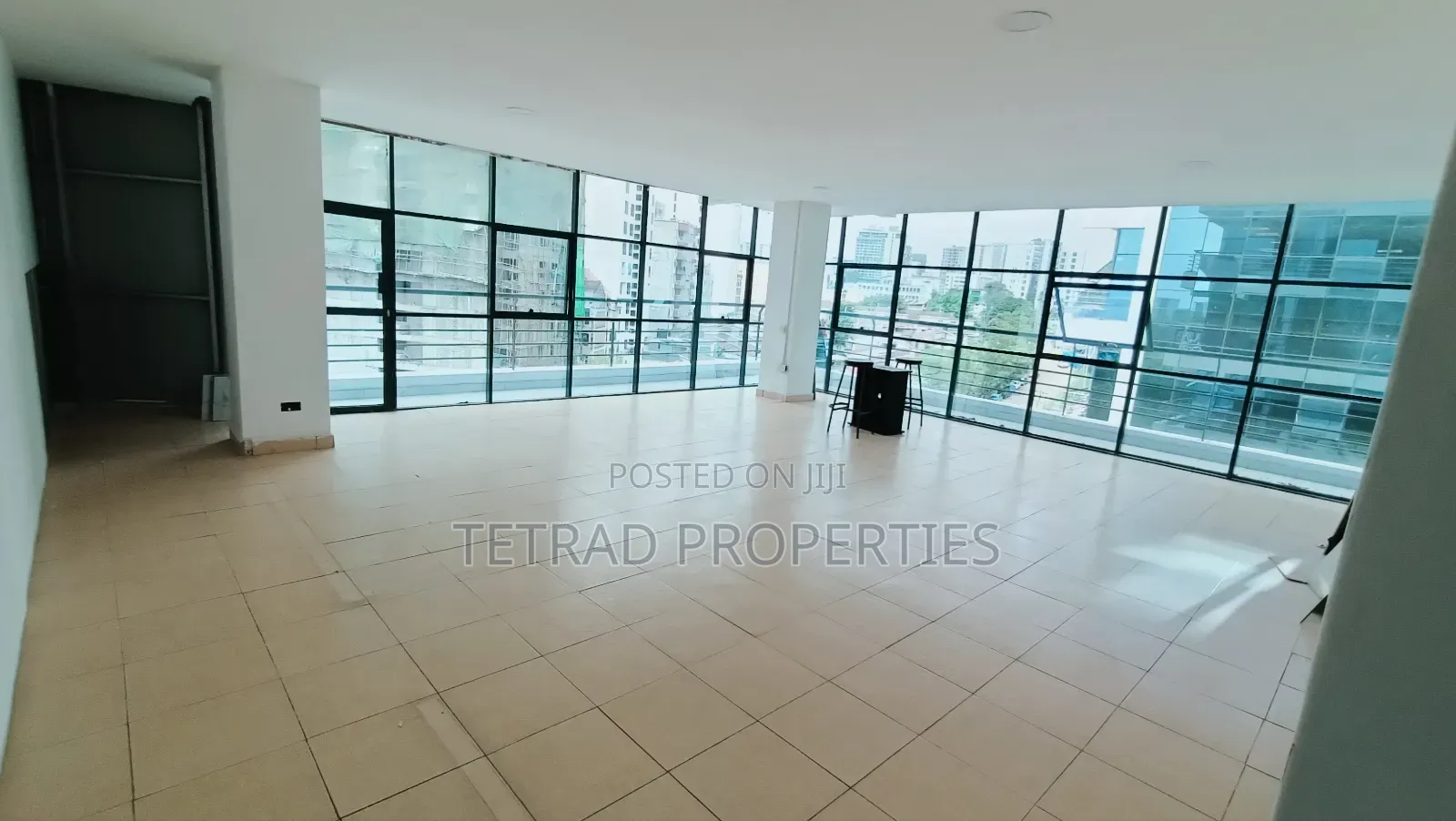 1000 SQFT Office in Parklands (City Park Area) in Parklands/Highridge
