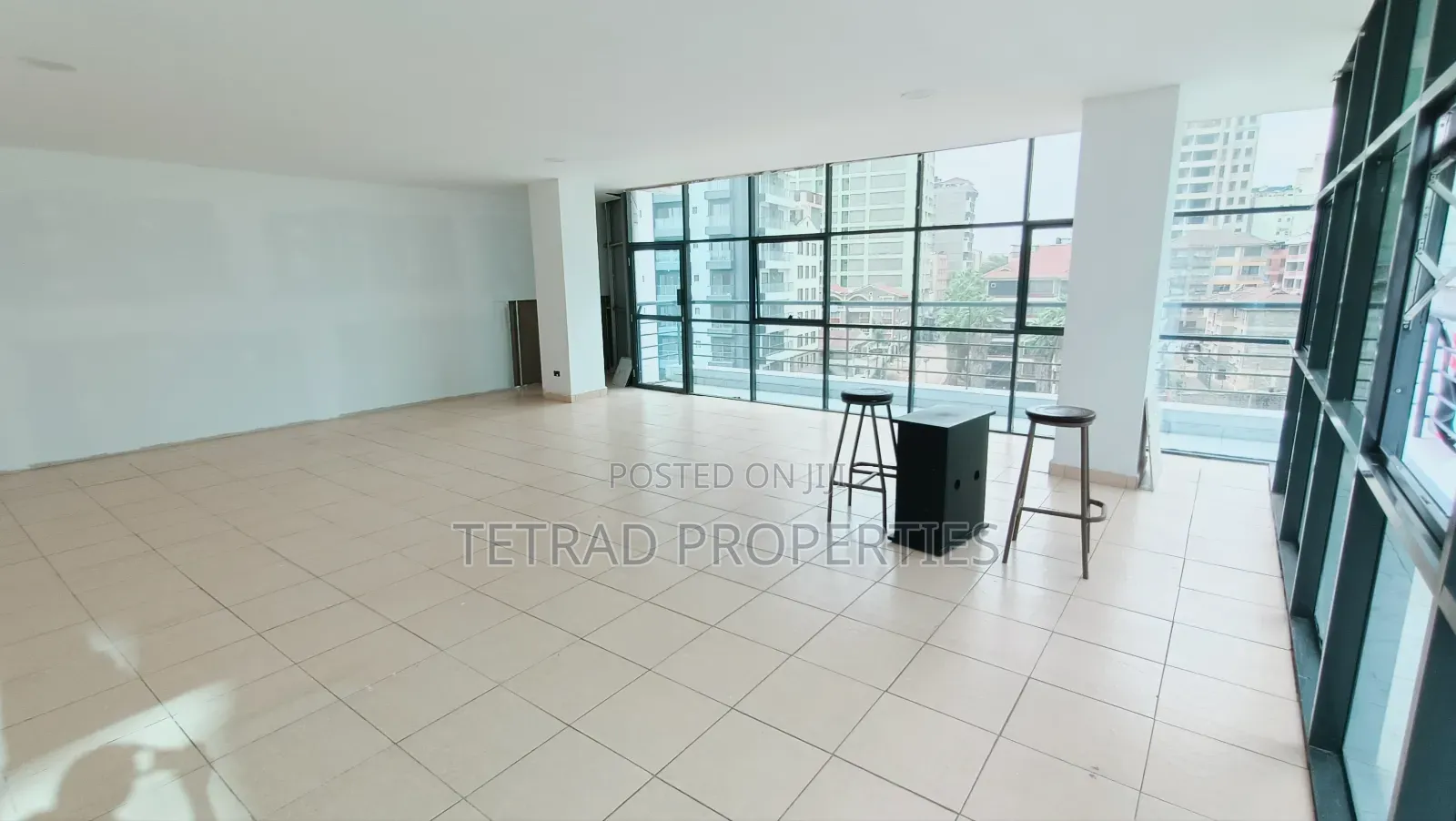 1000 SQFT Office in Parklands (City Park Area) in Parklands/Highridge
