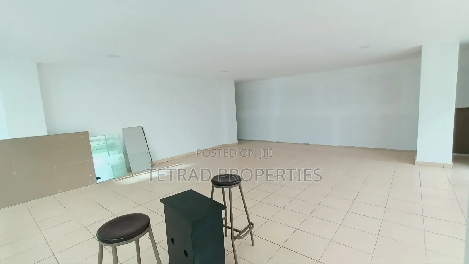 1000 SQFT Office in Parklands (City Park Area) in Parklands/Highridge
