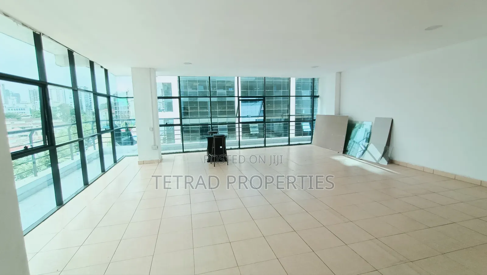 1000 SQFT Office in Parklands (City Park Area) in Parklands/Highridge