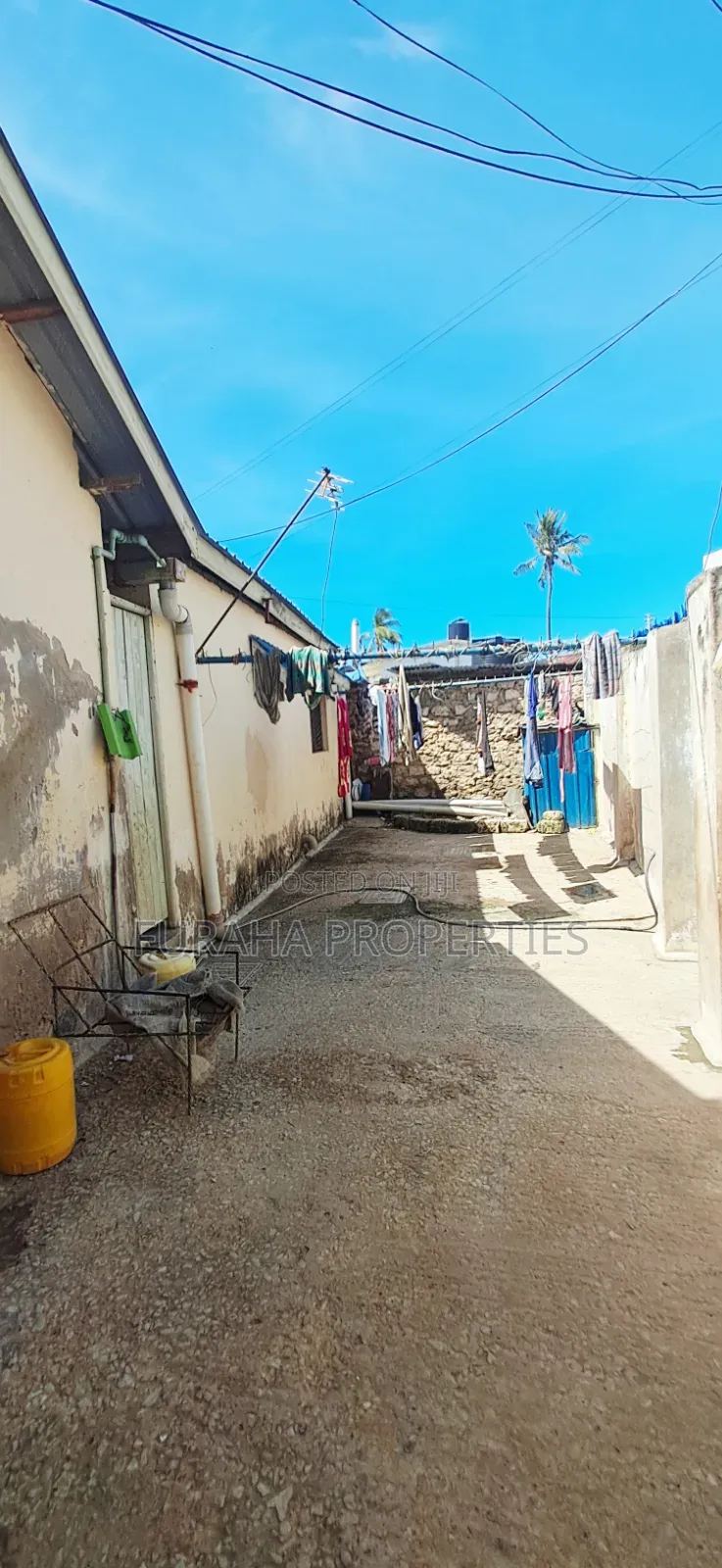 17bdrm Bungalow in Mkomani for sale in Nyali Mkomani