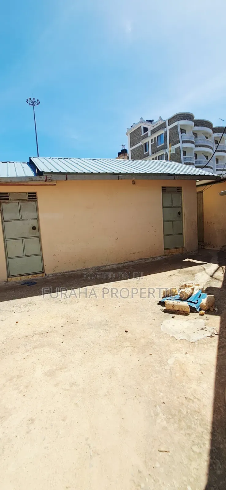 17bdrm Bungalow in Mkomani for sale in Nyali Mkomani