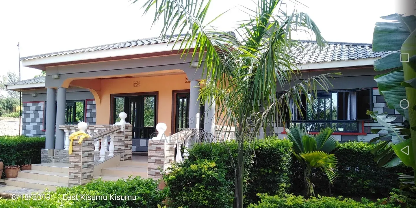 4bdrm Maisonette in Riat, Kogony for sale in Kogony