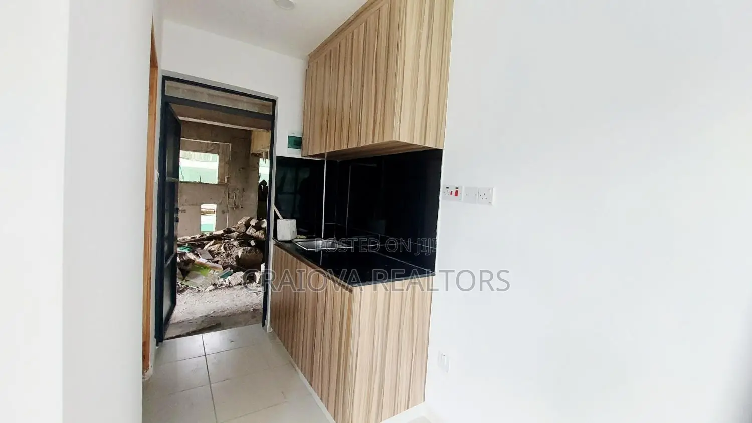 Studio Apartment in Thome for sale in Thome