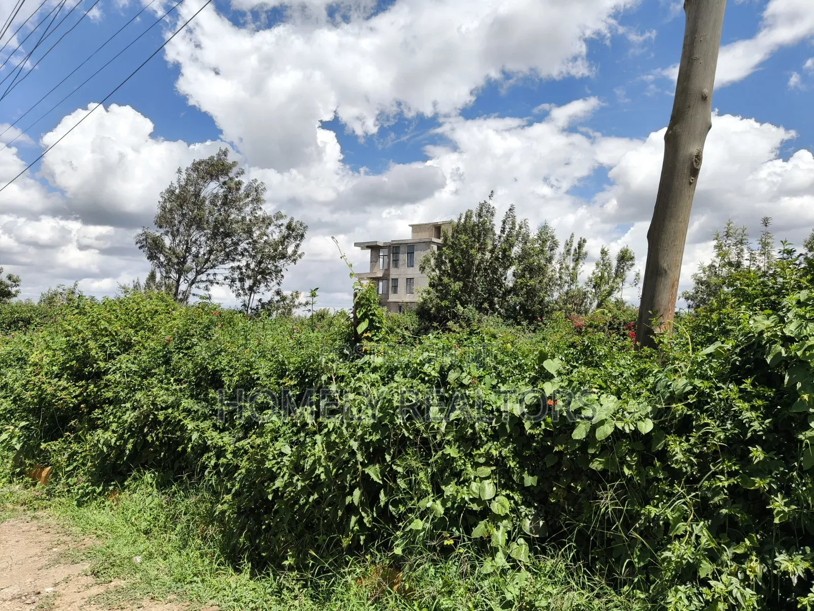 Red Soil Quarter Acre Corner Plot for Sale in Kerarapon Drive in Kerarapon