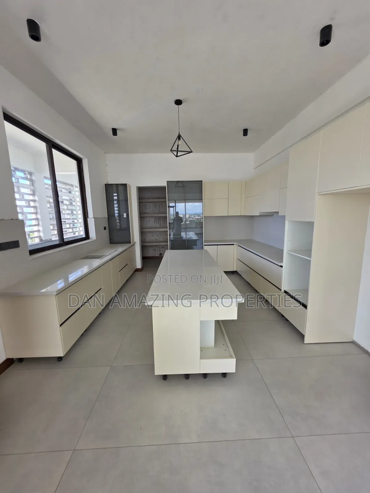 5bdrm Penthouse in Nyali for sale in Nyali Mkomani