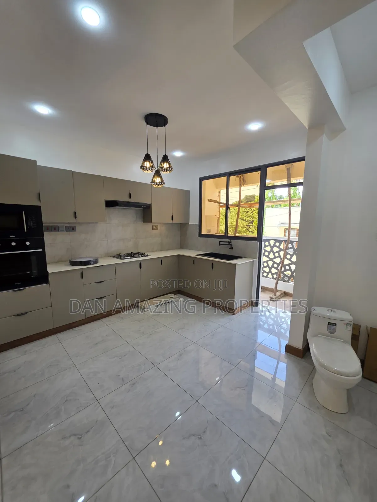 3bdrm Apartment in Mombasa Plus Dsq, Bombolulu for sale in Bombolulu