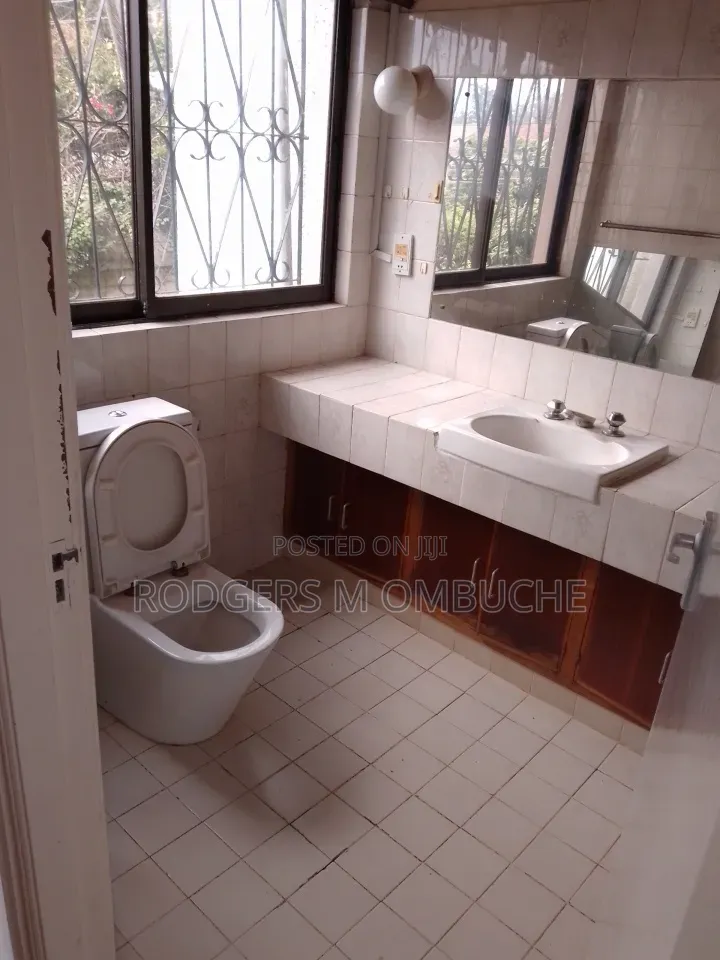 4bdrm Maisonette in State House Area for sale in State House Area