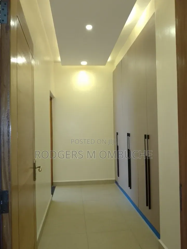4bdrm Penthouse in State House Area for rent in State House Area