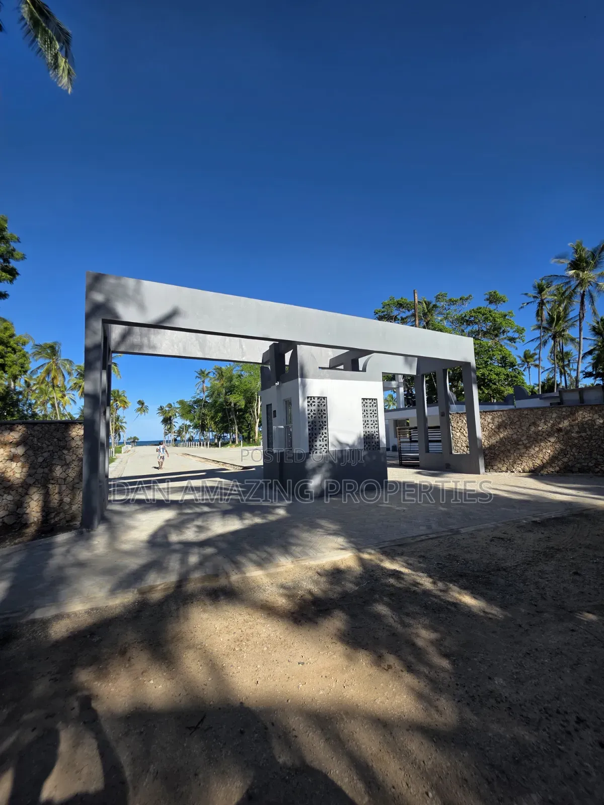 1/2 an Acre Beachfront for Sale in Msa Kanamai Majengo in Gated Zone in Kikambala