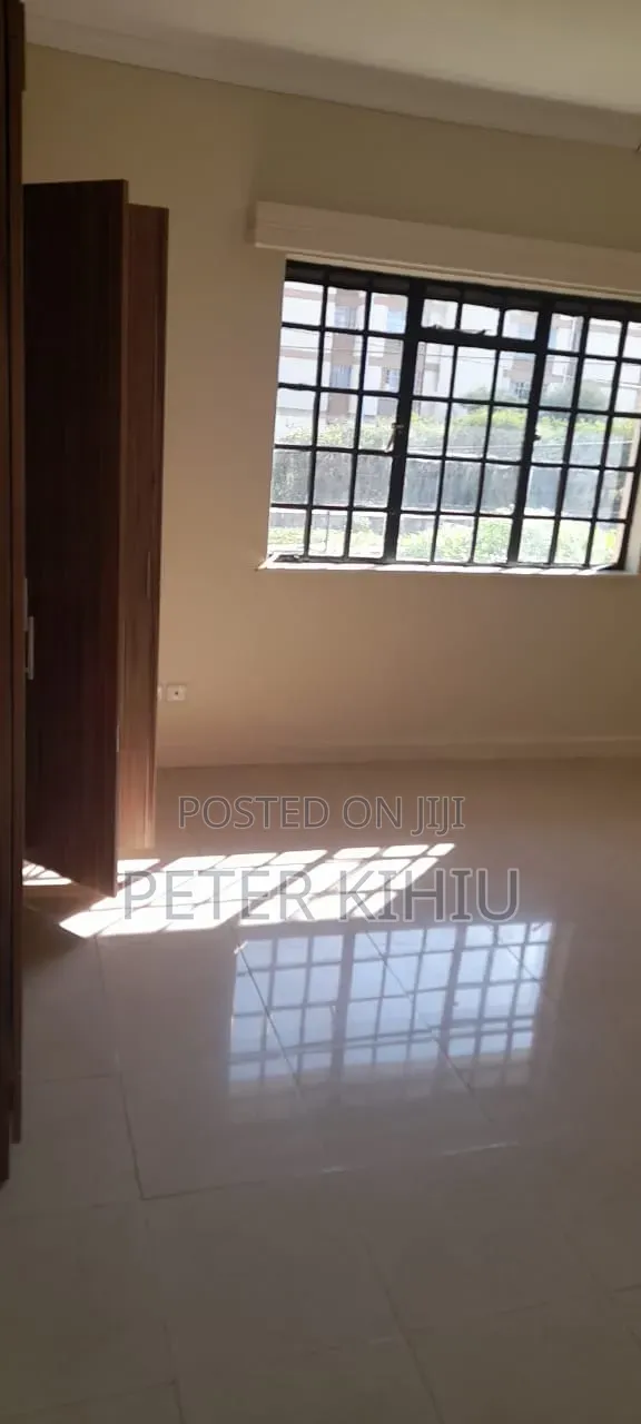 4bdrm Maisonette in Phenom Estate for sale in Phenom Estate