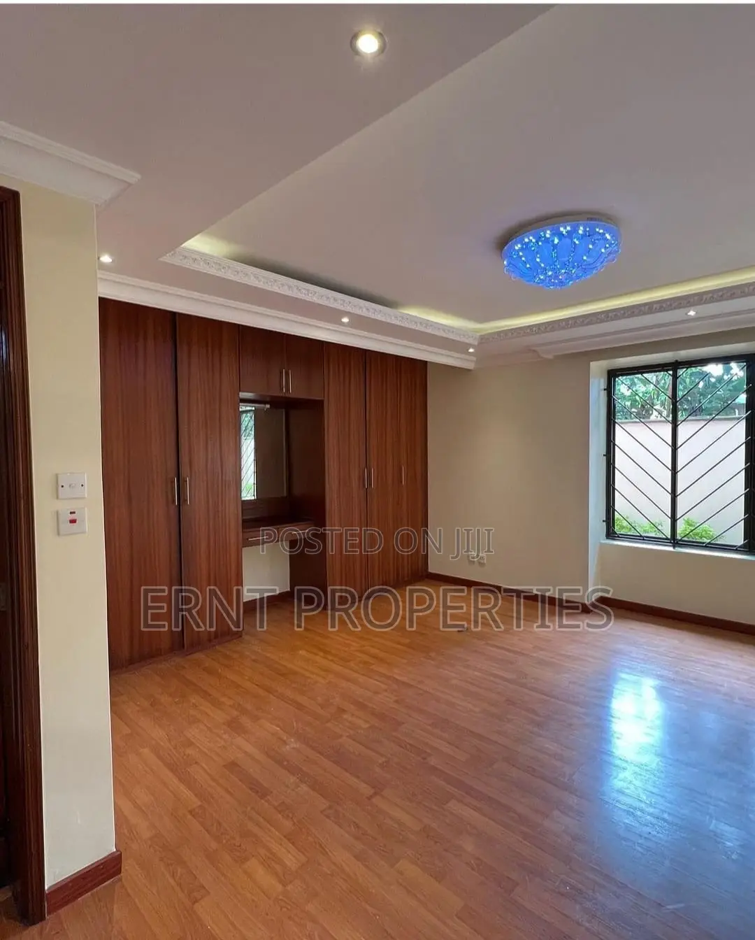 3bdrm Apartment in Lavington for sale in Lavington