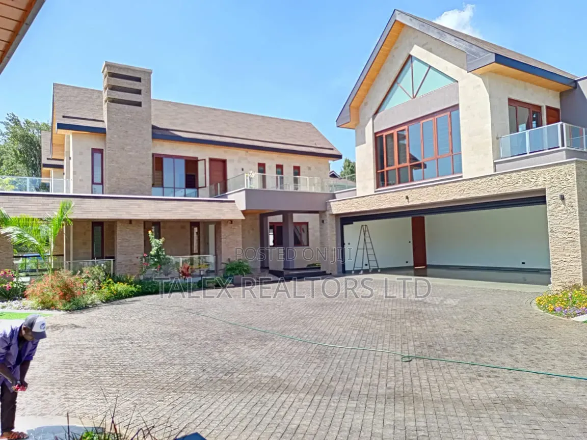 5bdrm Mansion in Call Me, Runda for sale in Runda