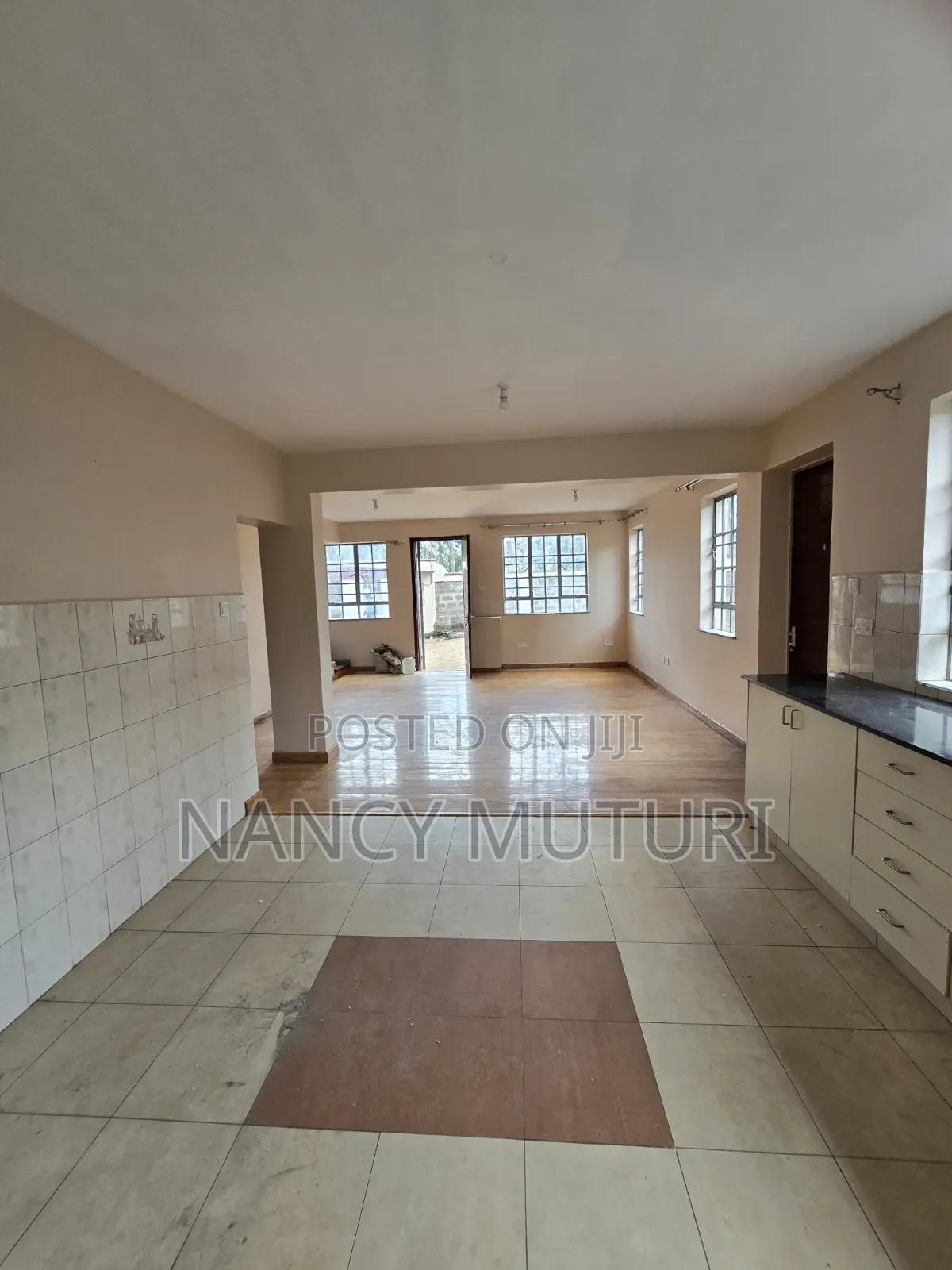 4bdrm Mansion in Kasphat, Banana for rent in Banana