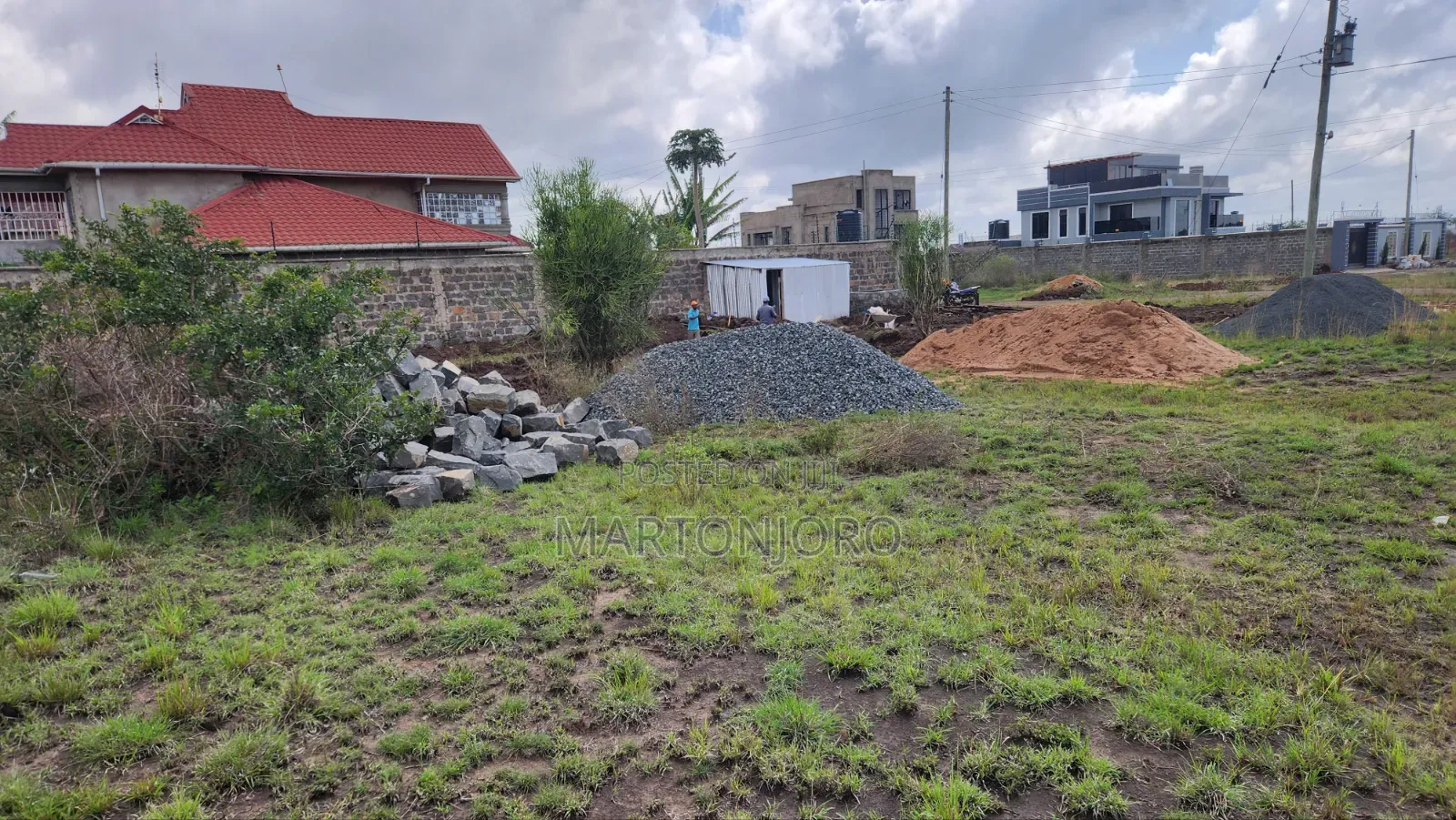 100 by 100 Tola Ngoigwa in Ngoingwa Estate