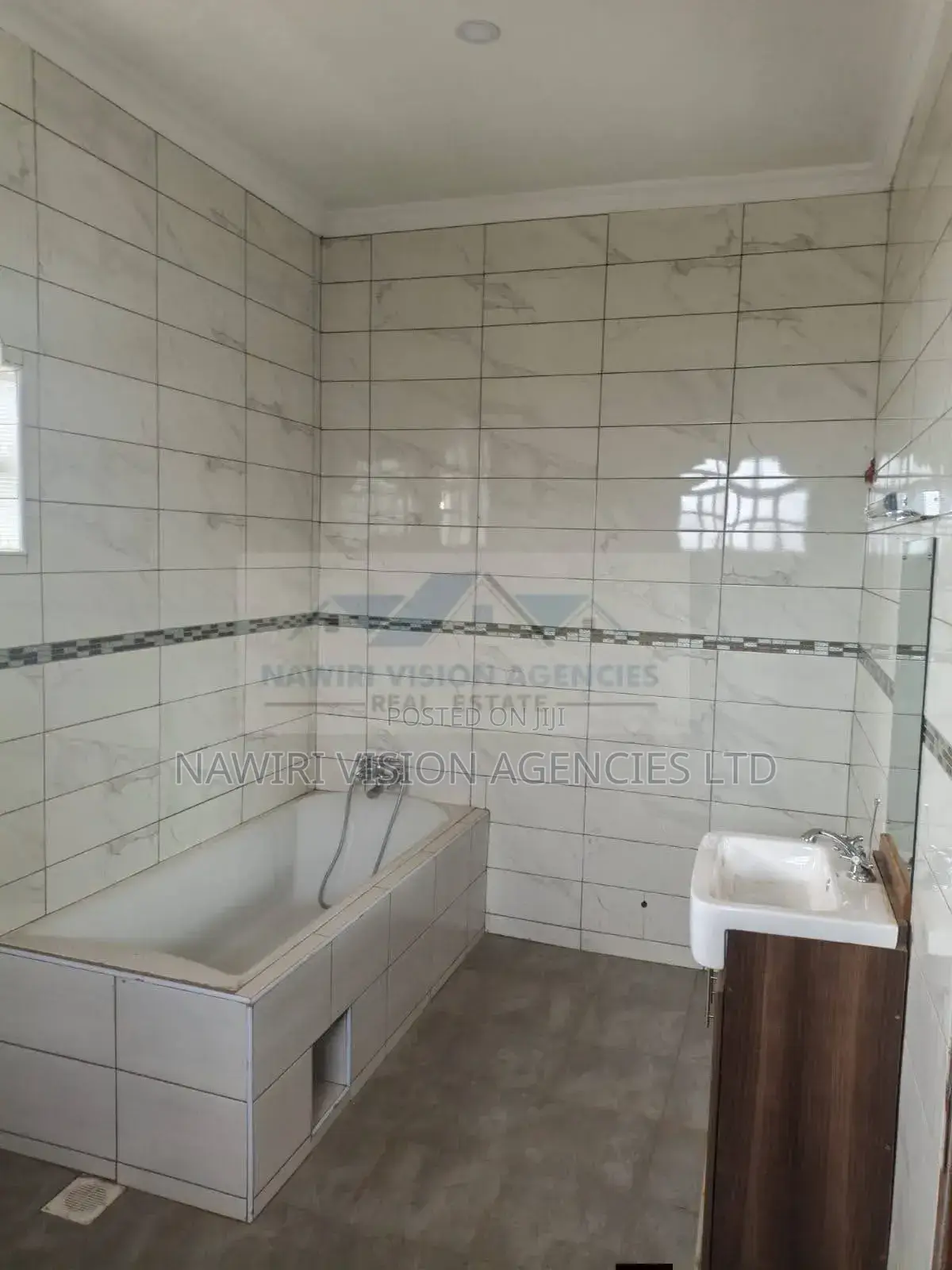 5bdrm Mansion in Ngoigwa, Ngoingwa Estate for rent in Ngoingwa Estate