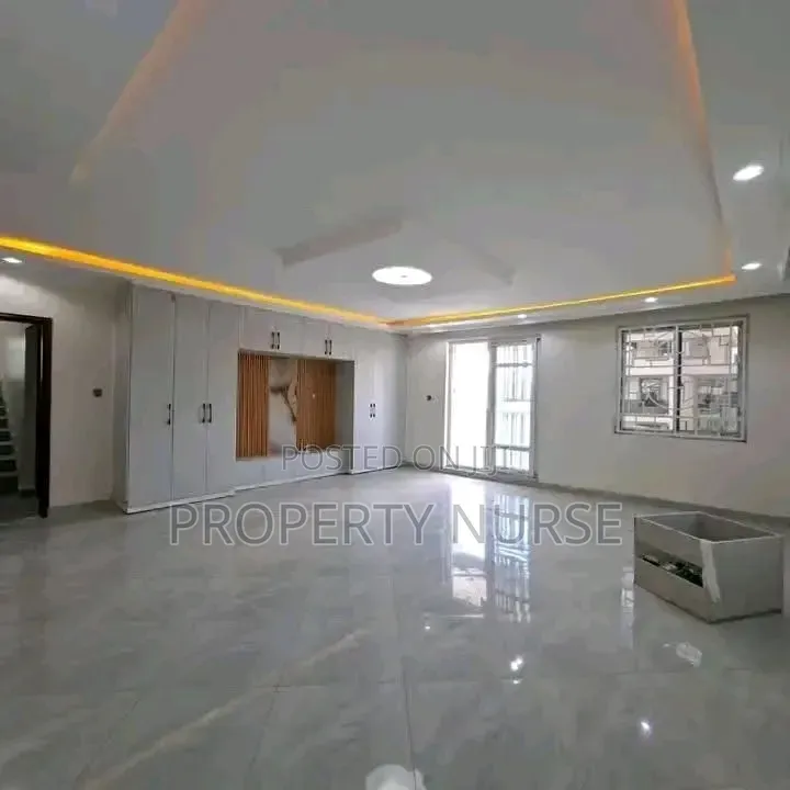 7bdrm Maisonette in Gateway Mall Area for rent in Gateway Mall Area