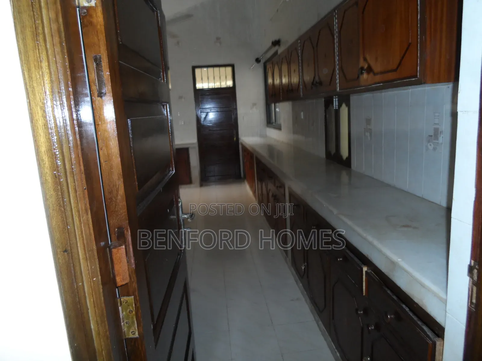 7bdrm Villa in Nyali Mombasa for sale in Nyali