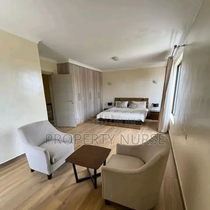 4bdrm Mansion in Gateway Mall Area for sale in Gateway Mall Area