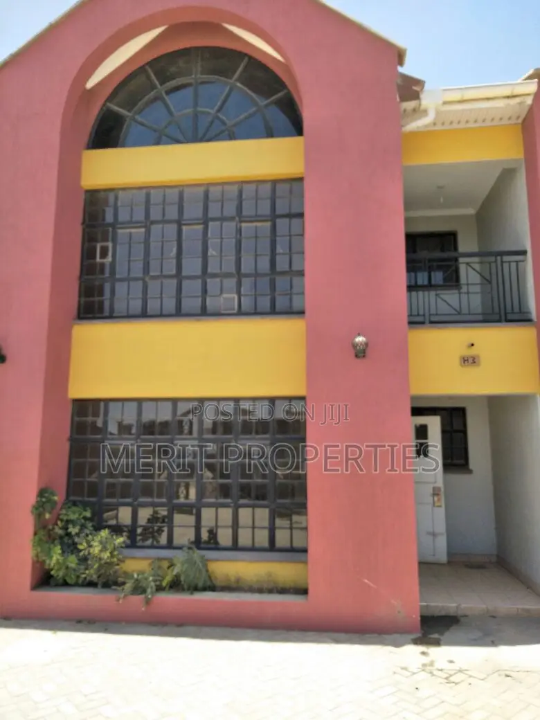 Three Bedrooms All Ensuite With DSQ for Sale in Gateway Mall Area